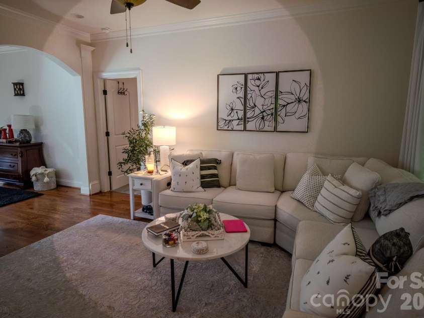 4015 Foxes Trail, Cramerton, NC 28032.  MLS# CAR4385997, YatesRealty ID 26057. 
