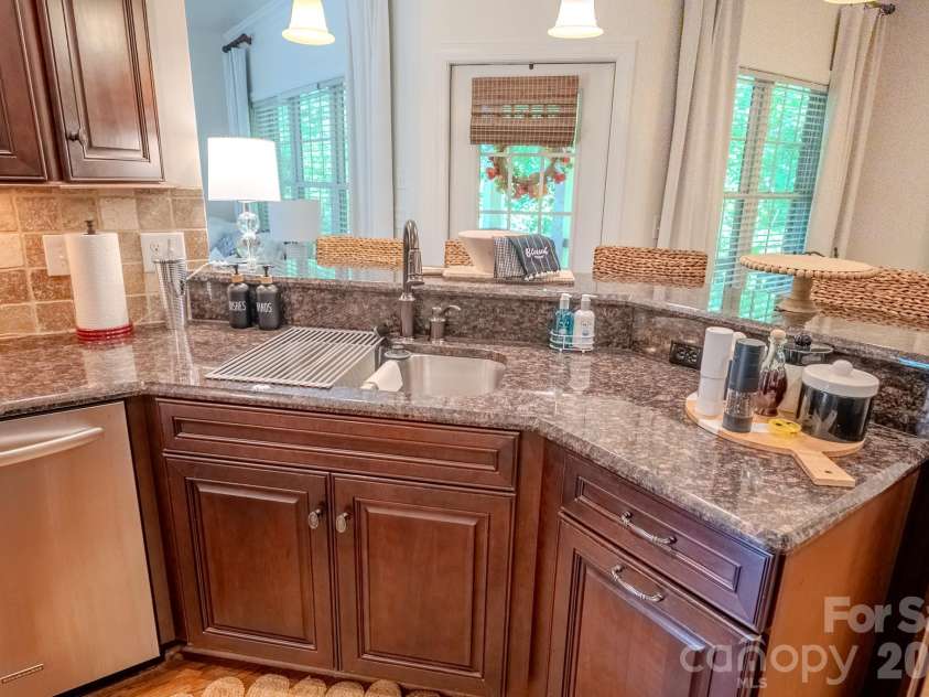 4015 Foxes Trail, Cramerton, NC 28032.  MLS# CAR4385997, YatesRealty ID 26057. 
