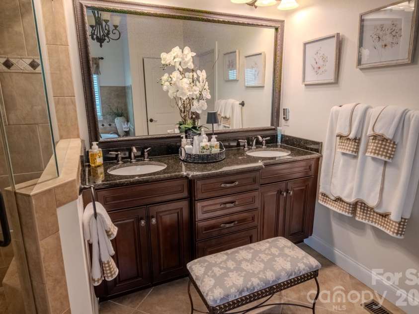 4015 Foxes Trail, Cramerton, NC 28032.  MLS# CAR4385997, YatesRealty ID 26057. 