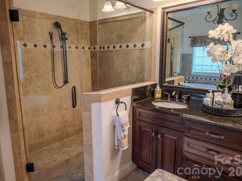 4015 Foxes Trail, Cramerton, NC 28032.  MLS# CAR4385997, YatesRealty ID 26057. 