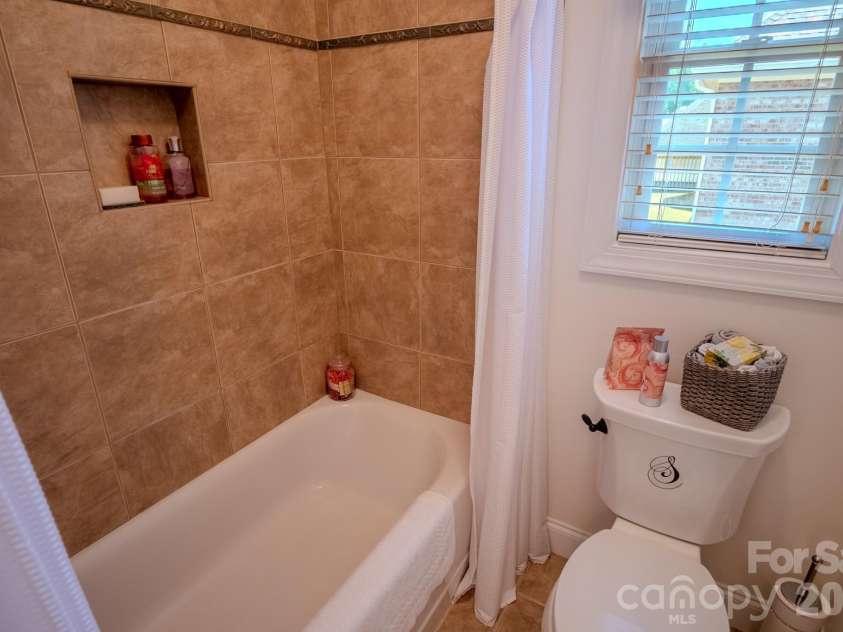 4015 Foxes Trail, Cramerton, NC 28032.  MLS# CAR4385997, YatesRealty ID 26057. 