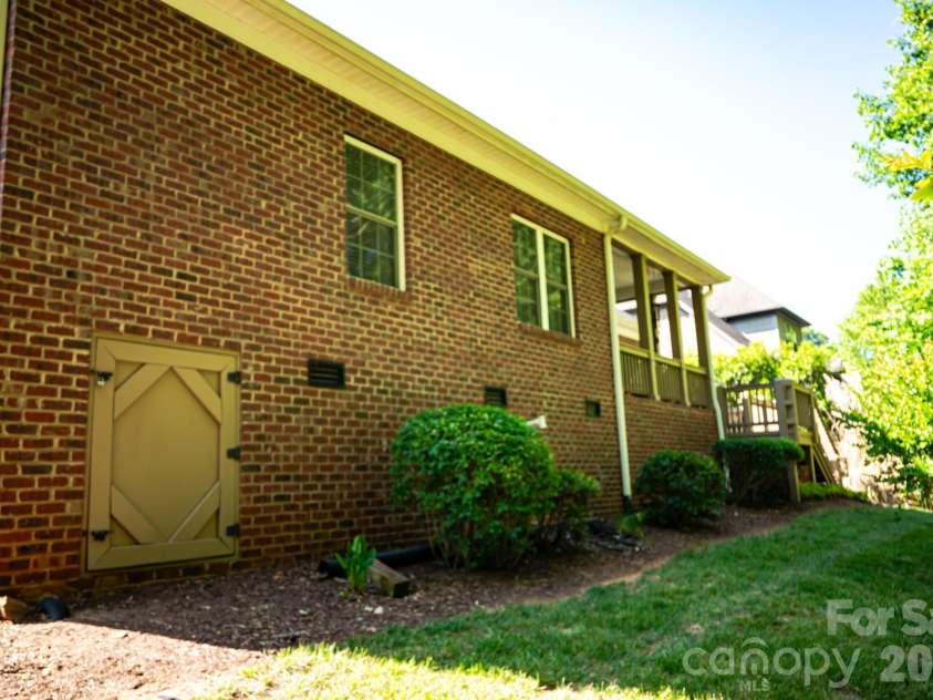 4015 Foxes Trail, Cramerton, NC 28032.  MLS# CAR4385997, YatesRealty ID 26057. 