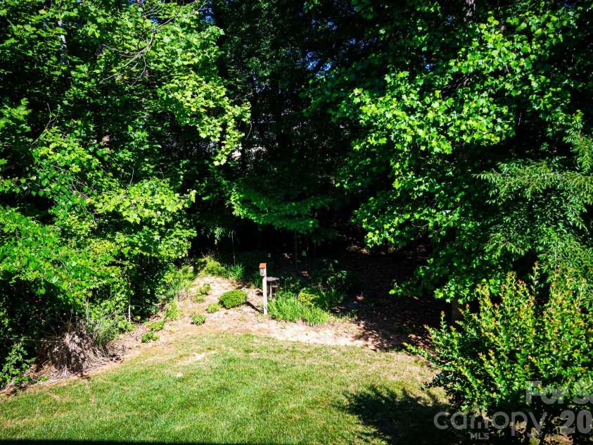 4015 Foxes Trail, Cramerton, NC 28032.  MLS# CAR4385997, YatesRealty ID 26057. 