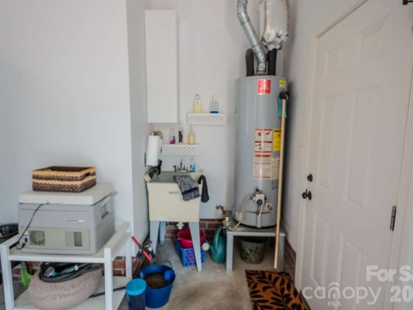 4015 Foxes Trail, Cramerton, NC 28032.  MLS# CAR4385997, YatesRealty ID 26057. 
