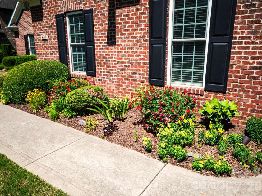 4015 Foxes Trail, Cramerton, NC 28032.  MLS# CAR4385997, YatesRealty ID 26057. 