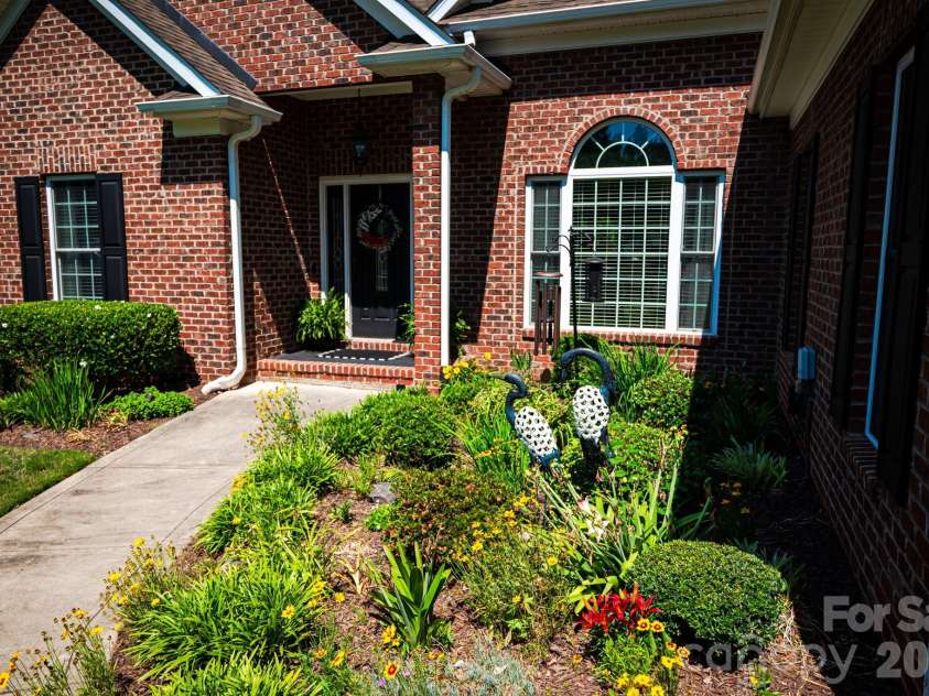 4015 Foxes Trail, Cramerton, NC 28032.  MLS# CAR4385997, YatesRealty ID 26057. 