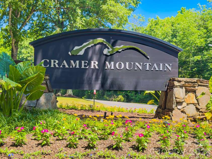 4015 Foxes Trail, Cramerton, NC 28032.  MLS# CAR4385997, YatesRealty ID 26057. 