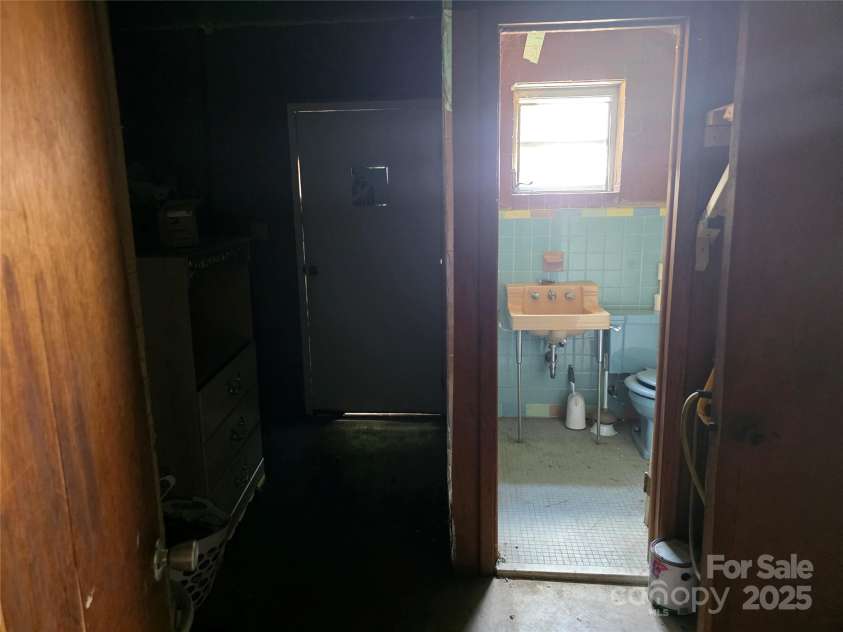 7335 US Highway 52 Highway, Salisbury, NC 28146.  MLS# CAR4278292, YatesRealty ID 26058. 