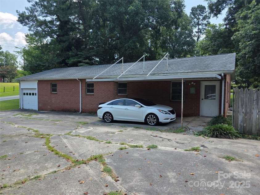 7335 US Highway 52 Highway, Salisbury, NC 28146.  MLS# CAR4278292, YatesRealty ID 26058. 