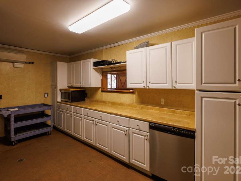 4229 Motocross Trail, Edgemoor, SC 29712.  MLS# CAR4238485, YatesRealty ID 2606. Full kitchen in pavilion
