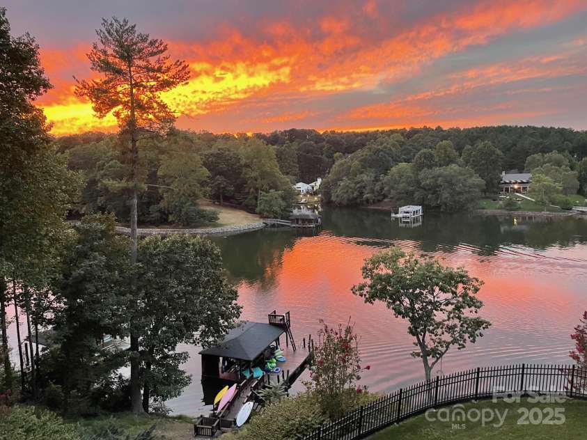 649 46th Avenue Drive, Hickory, NC 28601.  MLS# CAR4222186, YatesRealty ID 2606. 