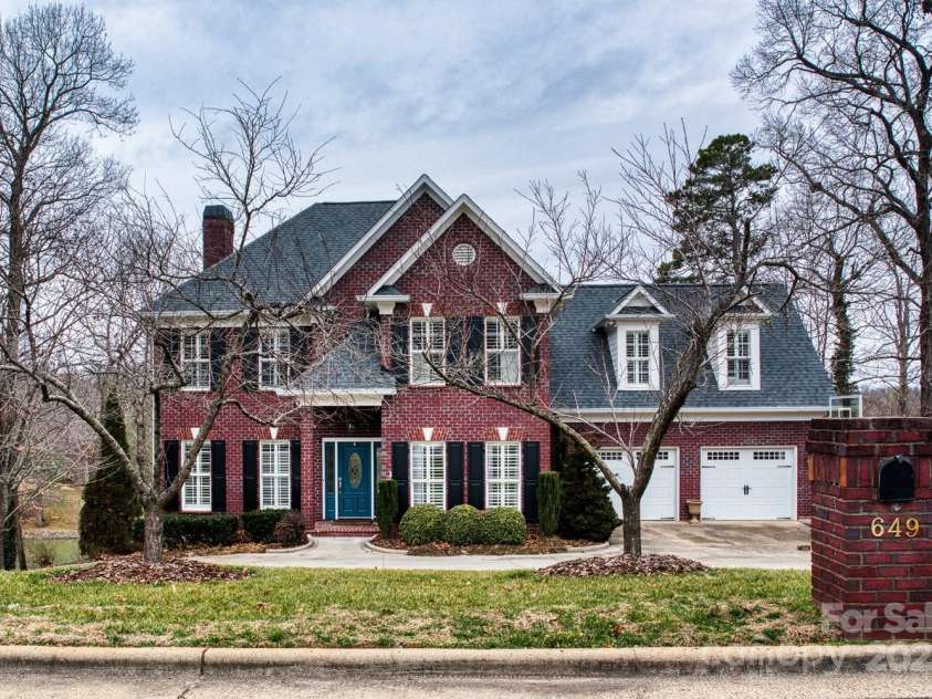 649 46th Avenue Drive, Hickory, NC 28601.  MLS# CAR4222186, YatesRealty ID 2606. 