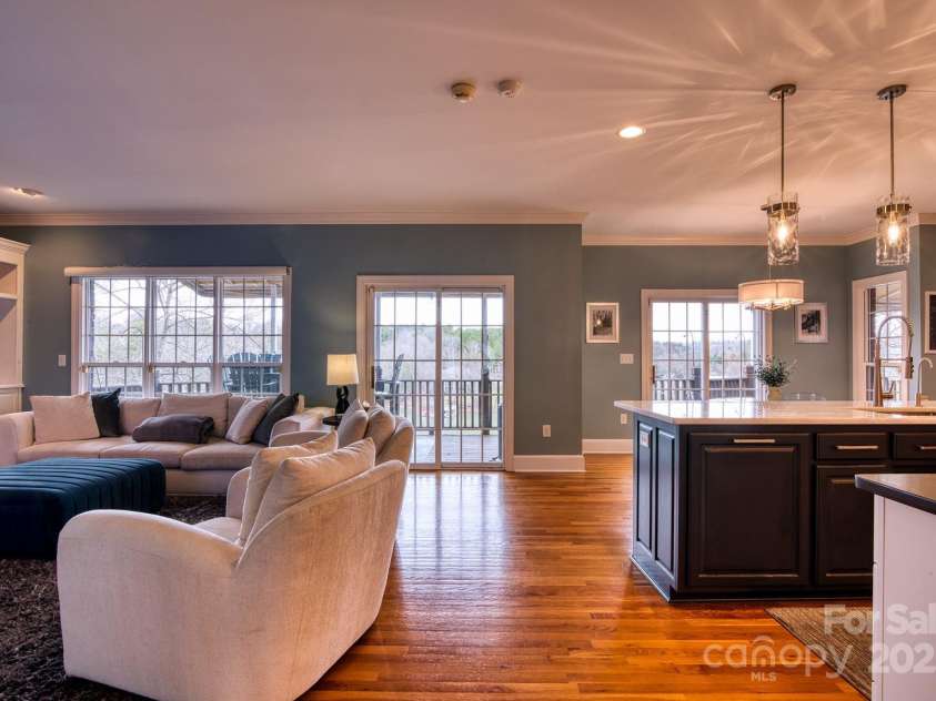 649 46th Avenue Drive, Hickory, NC 28601.  MLS# CAR4222186, YatesRealty ID 2606. 