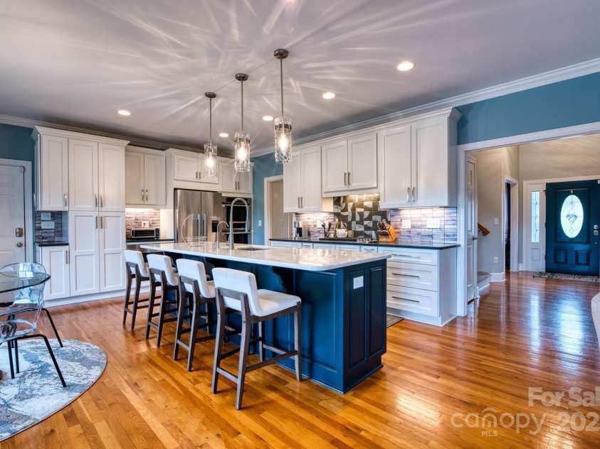 649 46th Avenue Drive, Hickory, NC 28601.  MLS# CAR4222186, YatesRealty ID 2606. 