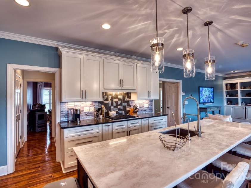 649 46th Avenue Drive, Hickory, NC 28601.  MLS# CAR4222186, YatesRealty ID 2606. 