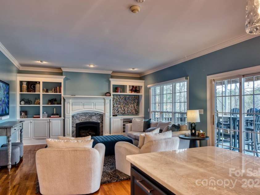 649 46th Avenue Drive, Hickory, NC 28601.  MLS# CAR4222186, YatesRealty ID 2606. 