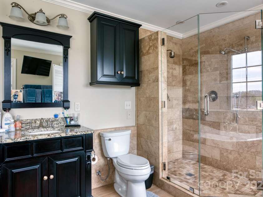 649 46th Avenue Drive, Hickory, NC 28601.  MLS# CAR4222186, YatesRealty ID 2606. 