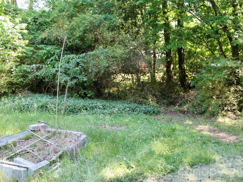 5700 Ganymede Place, Charlotte, NC 28227.  MLS# CAR4383132, YatesRealty ID 26060. 