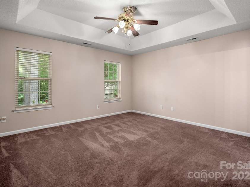 8002 Kingston Drive, Waxhaw, NC 28173.  MLS# CAR4270138, YatesRealty ID 26062. Primary Suite