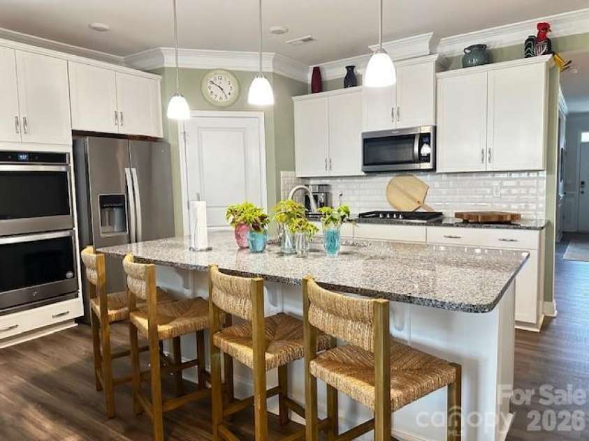 4450 Streamside Road, Denver, NC 28037.  MLS# CAR4374294, YatesRealty ID 26063. Kitchen entertainment/Breakfast Bar