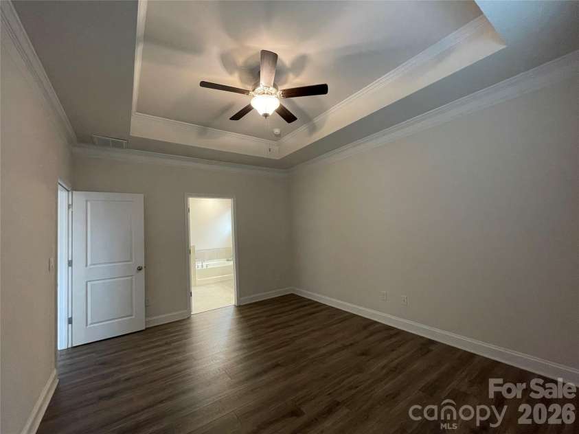 4450 Streamside Road, Denver, NC 28037.  MLS# CAR4374294, YatesRealty ID 26063. Large Primary suite with tray ceiling & ensuite bathroom