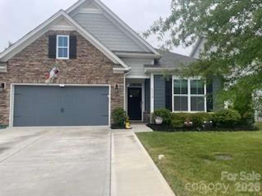 4450 Streamside Road, Denver, NC 28037.  MLS# CAR4374294, YatesRealty ID 26063. Move in Ready, Immaculate Former Model, Easy care inside and outdoors