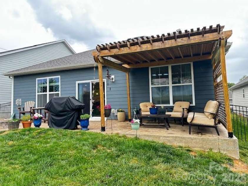 4450 Streamside Road, Denver, NC 28037.  MLS# CAR4374294, YatesRealty ID 26063. Outdoor Oasis