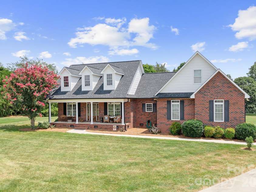 4380 Woodsbury Lane, Lincolnton, NC 28092.  MLS# CAR4386185, YatesRealty ID 26064. 