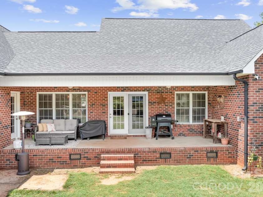 4380 Woodsbury Lane, Lincolnton, NC 28092.  MLS# CAR4386185, YatesRealty ID 26064. 