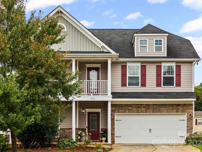 5111 Elementary View Drive, Charlotte, NC 28269.  MLS# CAR4305717, YatesRealty ID 26064. 