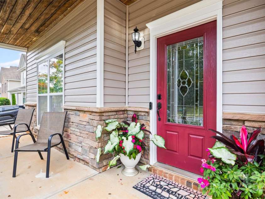 5111 Elementary View Drive, Charlotte, NC 28269.  MLS# CAR4305717, YatesRealty ID 26064. 