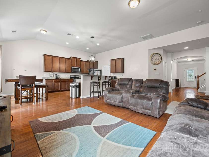 5111 Elementary View Drive, Charlotte, NC 28269.  MLS# CAR4305717, YatesRealty ID 26064. 