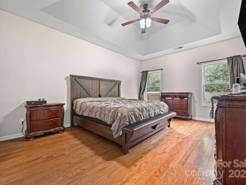 5111 Elementary View Drive, Charlotte, NC 28269.  MLS# CAR4305717, YatesRealty ID 26064. 