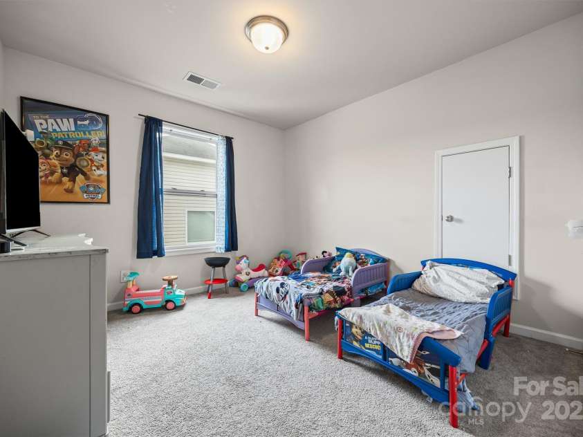 5111 Elementary View Drive, Charlotte, NC 28269.  MLS# CAR4305717, YatesRealty ID 26064. 