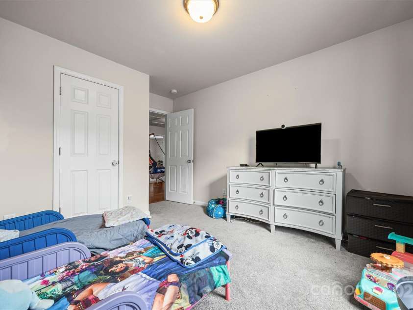 5111 Elementary View Drive, Charlotte, NC 28269.  MLS# CAR4305717, YatesRealty ID 26064. 