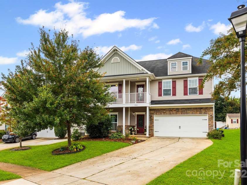 5111 Elementary View Drive, Charlotte, NC 28269.  MLS# CAR4305717, YatesRealty ID 26064. 