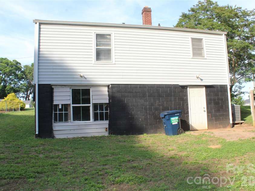 406 Mill Street, Landis, NC 28088.  MLS# CAR4387345, YatesRealty ID 26065. 