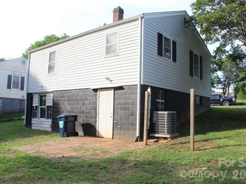 406 Mill Street, Landis, NC 28088.  MLS# CAR4387345, YatesRealty ID 26065. 