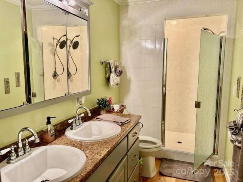 47 Fairlane Drive, Waynesville, NC 28786.  MLS# CAR4267951, YatesRealty ID 26065. Bathroom with Double Sinks!