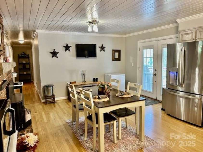 47 Fairlane Drive, Waynesville, NC 28786.  MLS# CAR4267951, YatesRealty ID 26065. Patio Doors lead to a relaxing deck