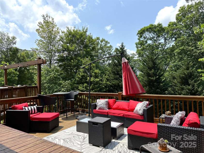 47 Fairlane Drive, Waynesville, NC 28786.  MLS# CAR4267951, YatesRealty ID 26065. Spacious deck seating area