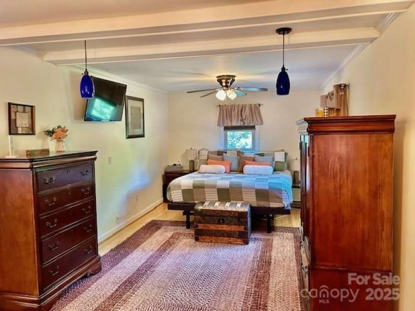 47 Fairlane Drive, Waynesville, NC 28786.  MLS# CAR4267951, YatesRealty ID 26065. Spacious Primary Bedroom