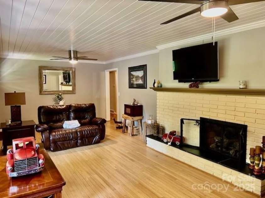 47 Fairlane Drive, Waynesville, NC 28786.  MLS# CAR4267951, YatesRealty ID 26065. The Living Room features plenty of natural light and gas fireplace