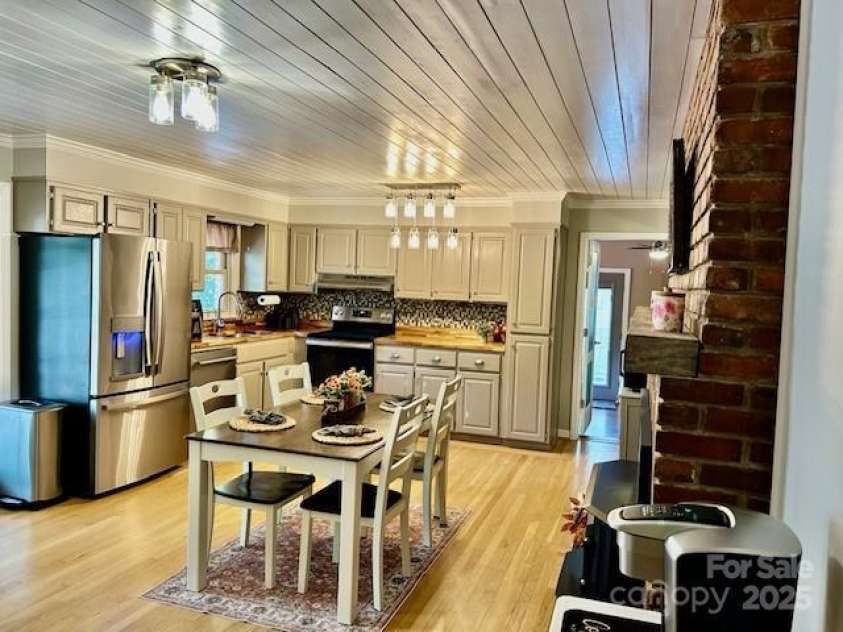 47 Fairlane Drive, Waynesville, NC 28786.  MLS# CAR4267951, YatesRealty ID 26065. Updated Appliance's