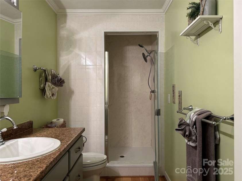47 Fairlane Drive, Waynesville, NC 28786.  MLS# CAR4267951, YatesRealty ID 26065. Walk in Shower with built in seat