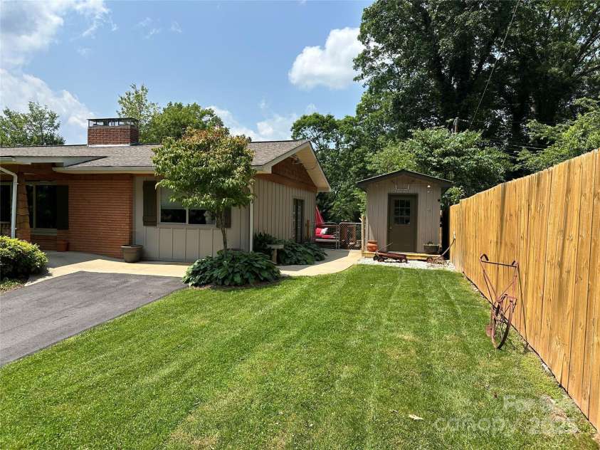 47 Fairlane Drive, Waynesville, NC 28786.  MLS# CAR4267951, YatesRealty ID 26065. Well Maintained Yard and Privacy Fence