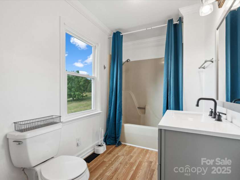 1238 Carl Allen Road, Edgemoor, SC 29712.  MLS# CAR4267482, YatesRealty ID 26066. Upstairs bathroom