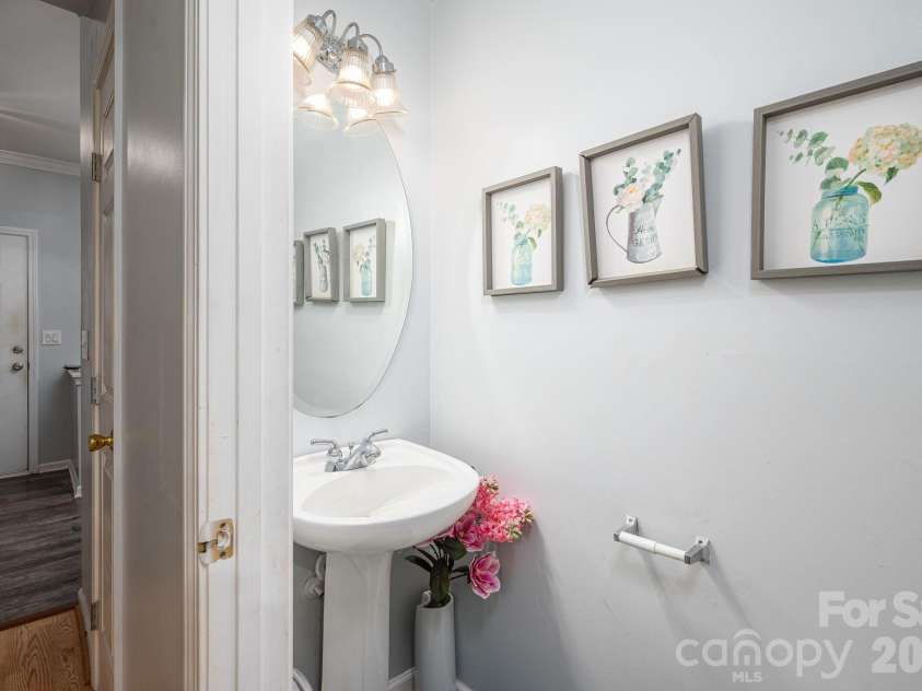 3000 Misty Harbor Circle, Cramerton, NC 28032.  MLS# CAR4385419, YatesRealty ID 26066. Half bath.