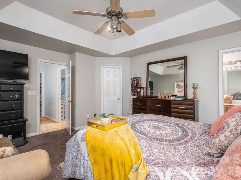 3000 Misty Harbor Circle, Cramerton, NC 28032.  MLS# CAR4385419, YatesRealty ID 26066. Tray ceiling in Primary Bedroom.