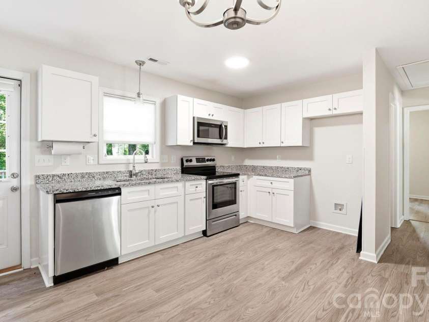 230 Berry Street, Rock Hill, SC 29732.  MLS# CAR4385680, YatesRealty ID 26067. Kitchen